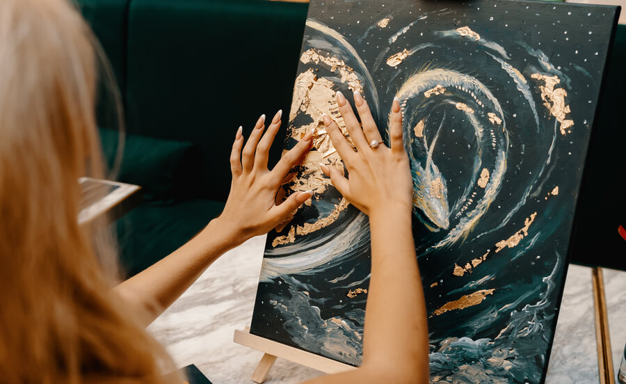 Když si myslíte, že neumíte malovat. Nahlédli jsme do zákulisí kreativních kurzů Artmoment
